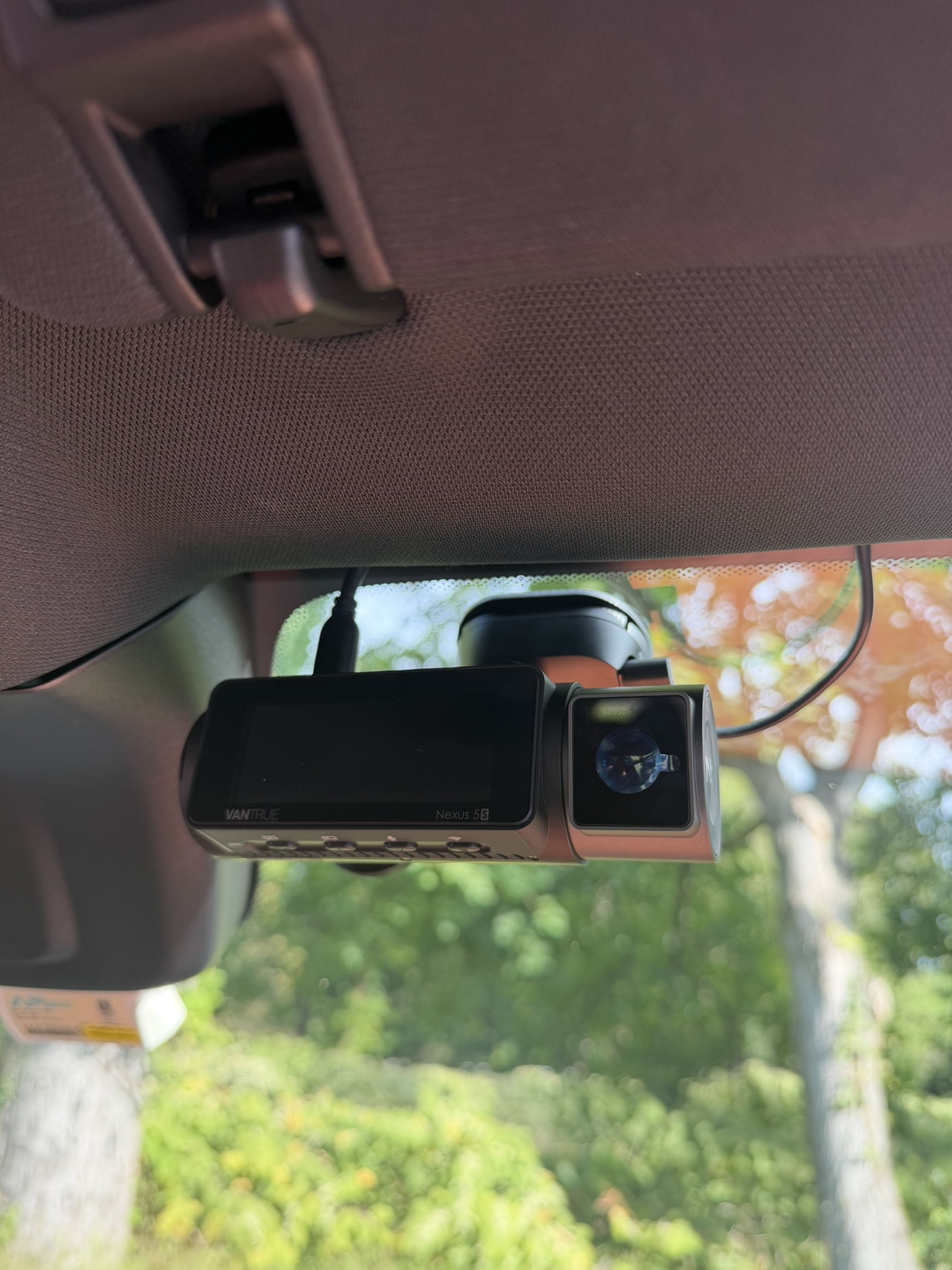 Vantrue Nexus 5S mounted near the mirror and headliner in the Honda Pilot